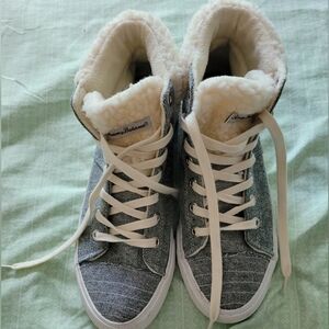 Tommy Bahama snekers #90